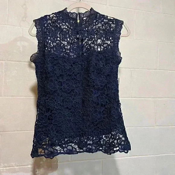 Nanette Lepore Women's Sleeveless SMALL Navy Blue Lace Top Embroidered Classic - Picture 3 of 10